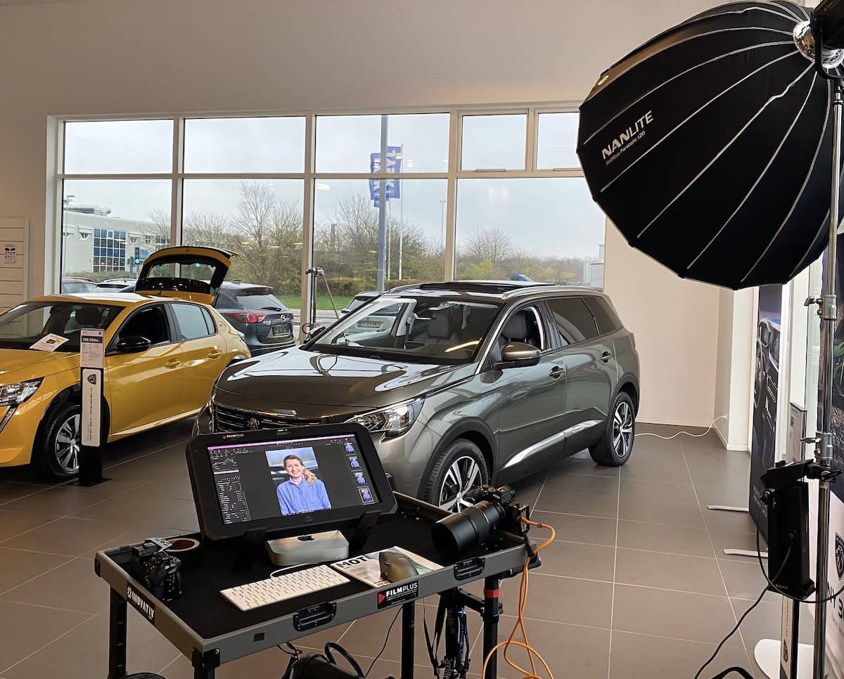 Fotografering af medarbejderportrætter med Filmplus hos Bo Kjeldsmark Automobiler i Rødovre